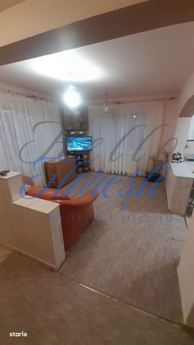 Casa individuala 7camere 140.80mp, garaj,463 mp teren zona Stadionului