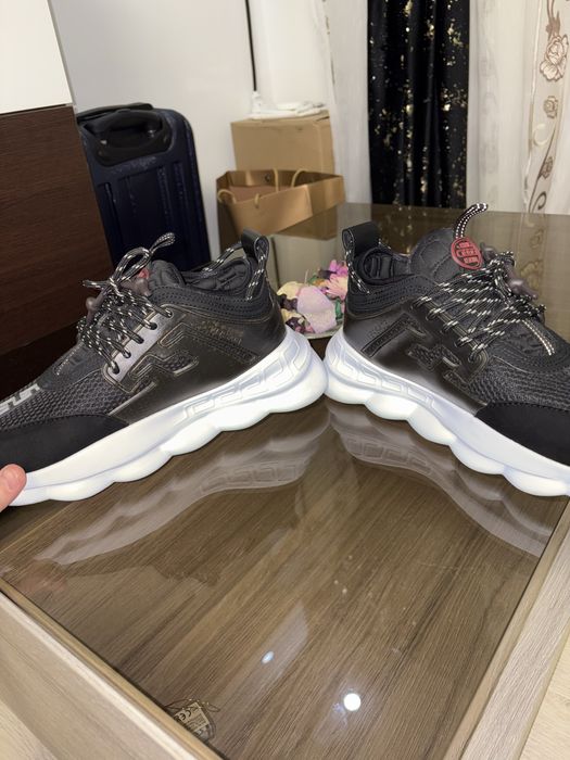 Versace chain reaction