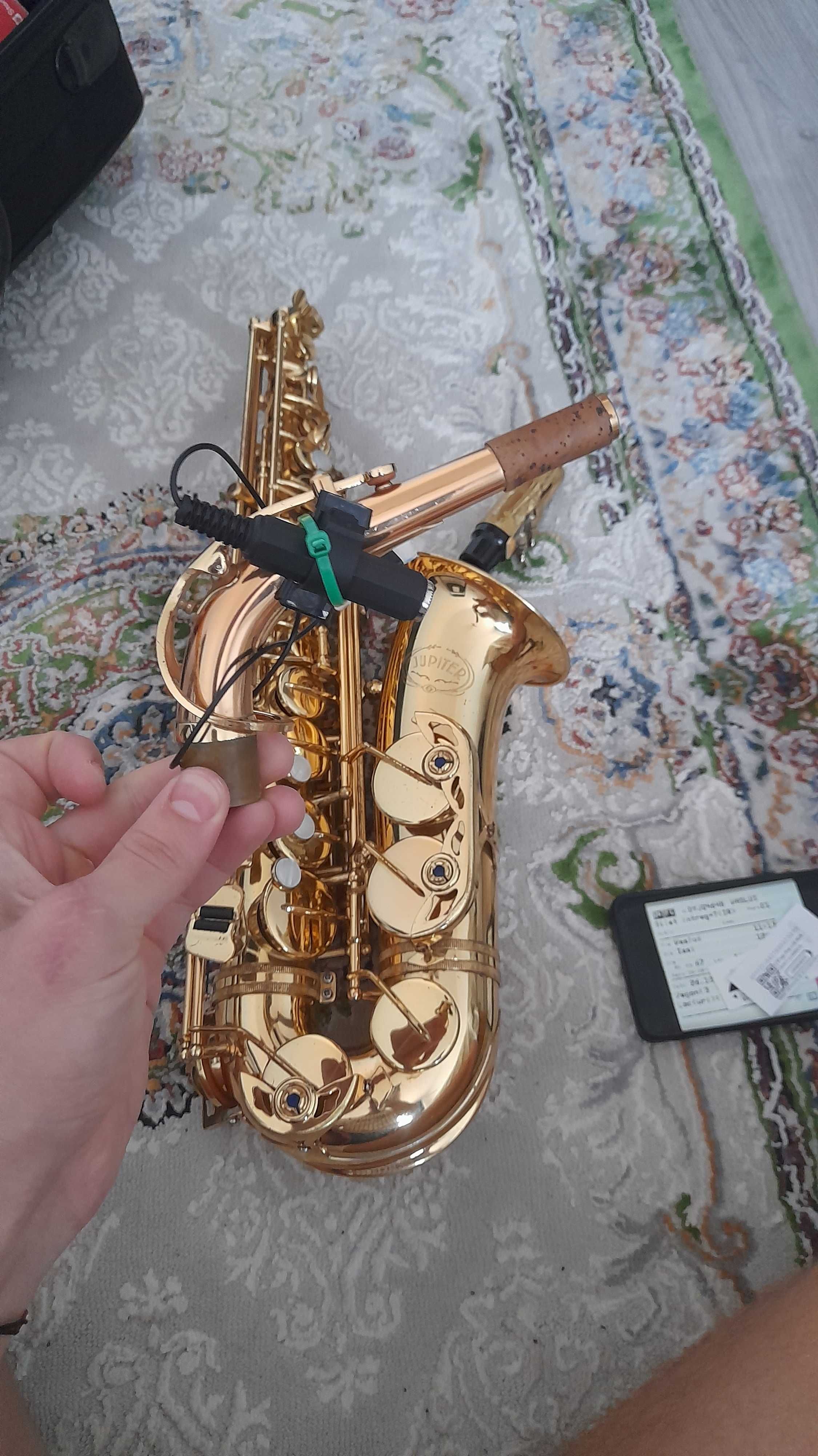 Vând Saxofon alto Jupiter bun pentru începători cât și profesioniști