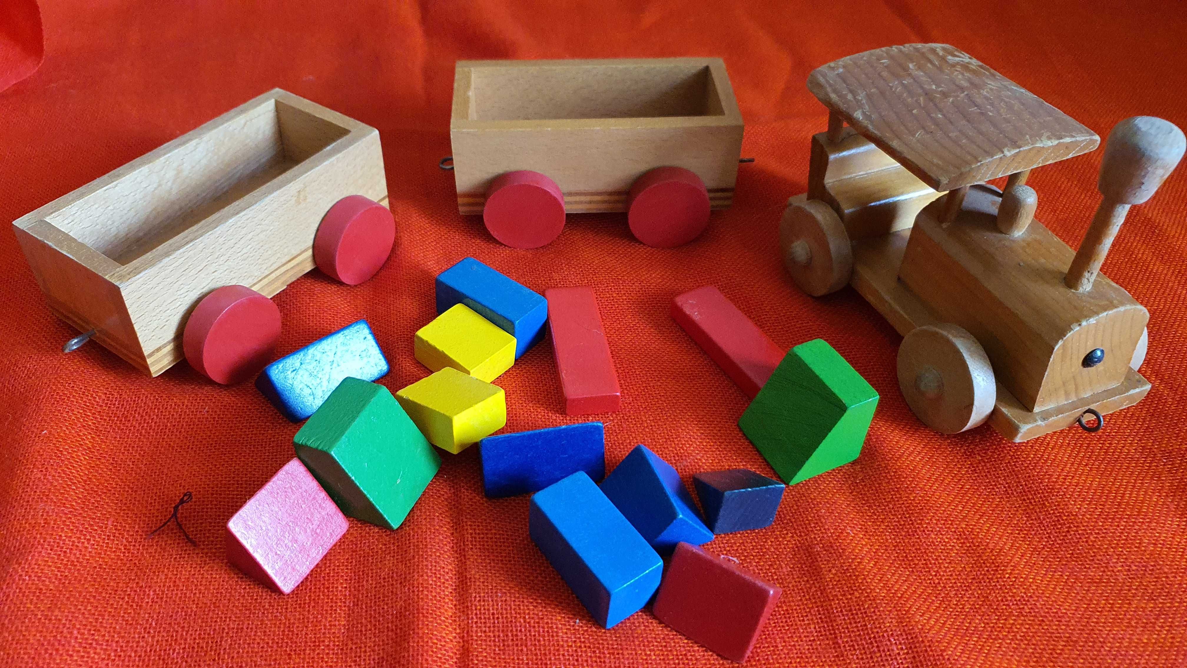 Trenulet din lemn cu cuburi colorate