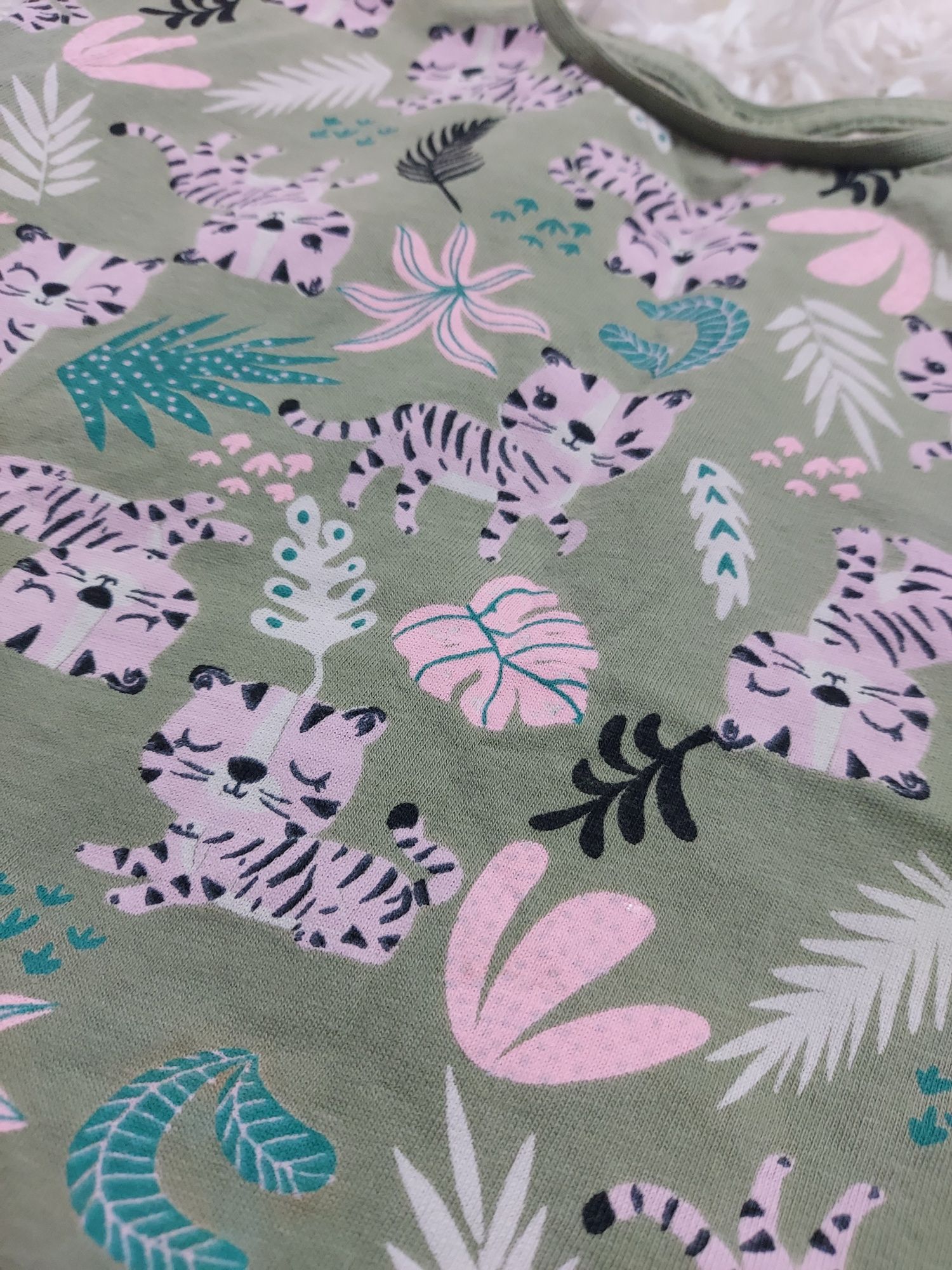 Tricou print jungla
Marimea 92
Stare foarte bună
7 lei