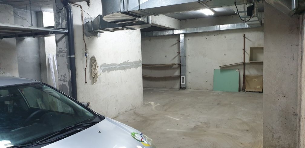 Дава се под наем Гараж / Паркомясто в София, Център - 50 кв.м за 30.6 € - Снимка #2