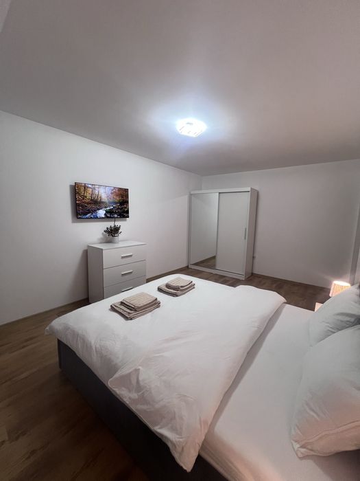 Inchiriez aprtament in regim hotelier 2 camere cu parcare privata!