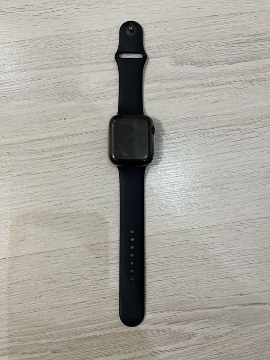 Продам Apple Watch SE (44 мм)