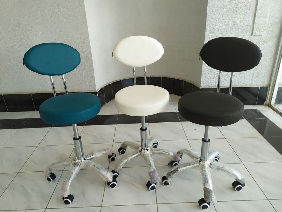 Стулья. На колёсах.Для салонов и т д.