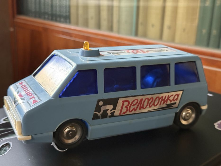 Советская игрушечная машина