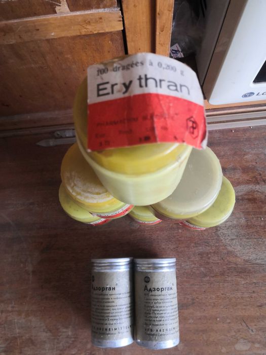 Стари флакон, опаковки от Еритран и Адзорган