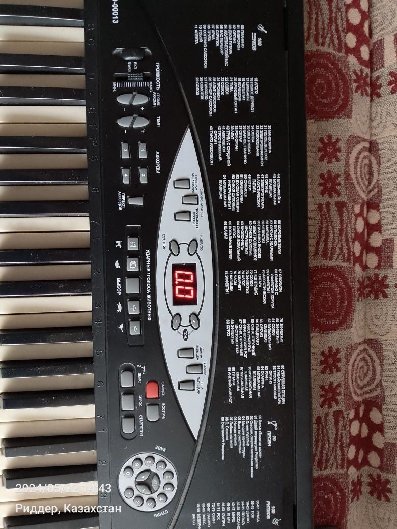 Продам синтезатор 9v~ 220вольт