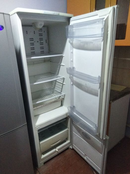 Продам холодильник все продам работает кому надо звоните
