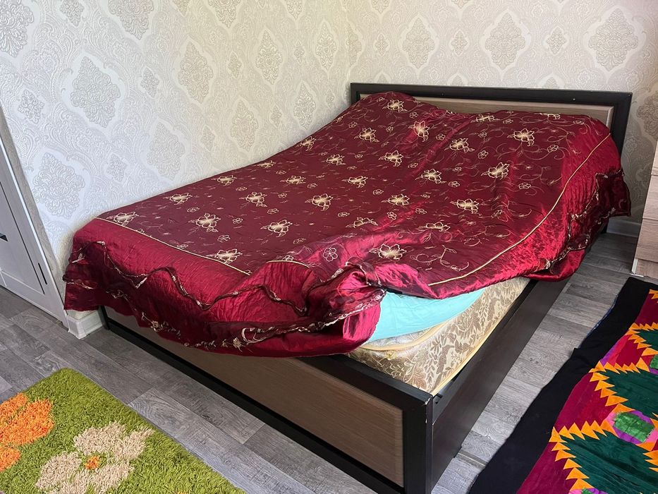 Продам двухспальюю кровать с матрасом! Состояние отличное!