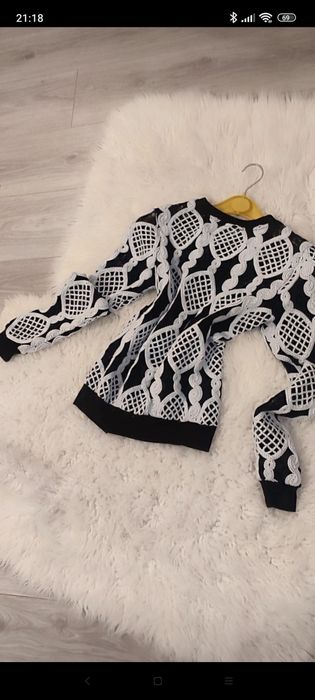 Bluzita Reserved, broderie superbă alb cu negru, S-M