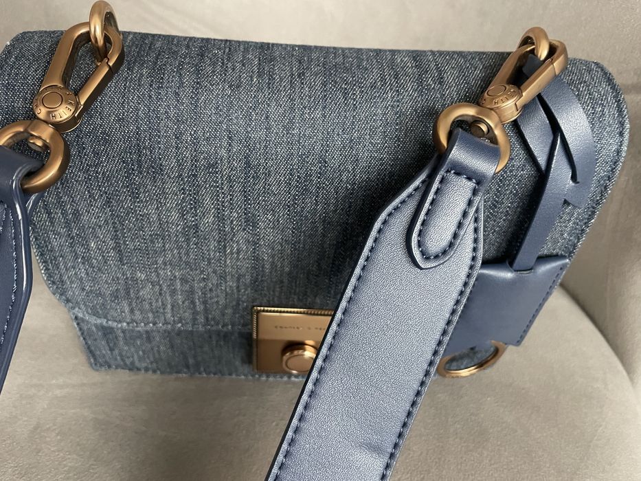 Дамска чанта Charles and Keith