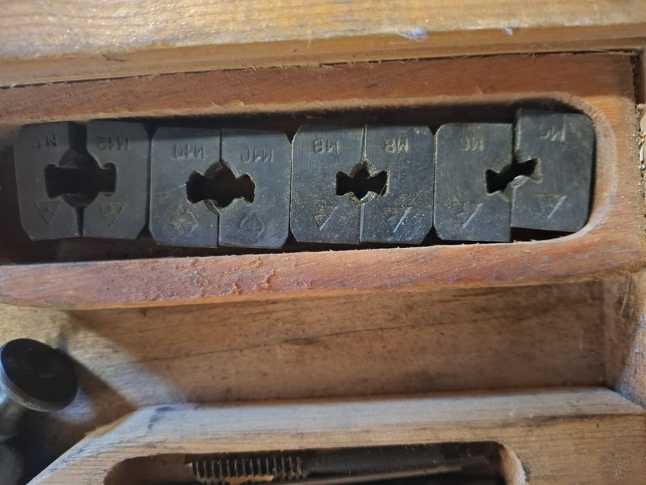 Trusa manuala de filetata vintage