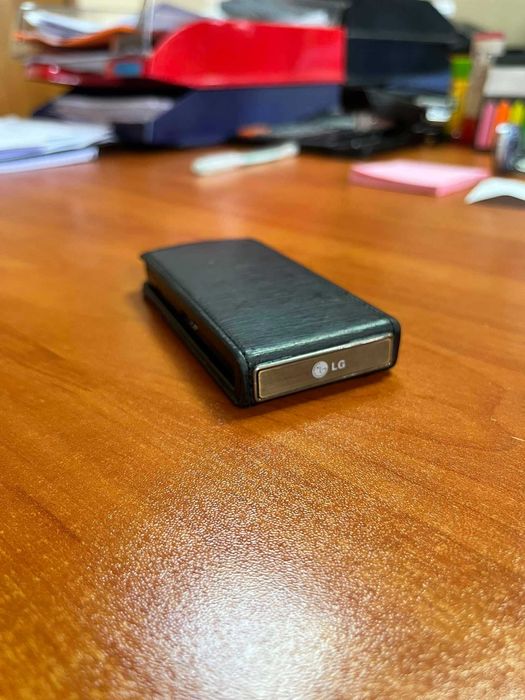 Телефон LG KG320