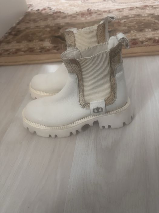 Челси ботинки өте жақсы жағдайда