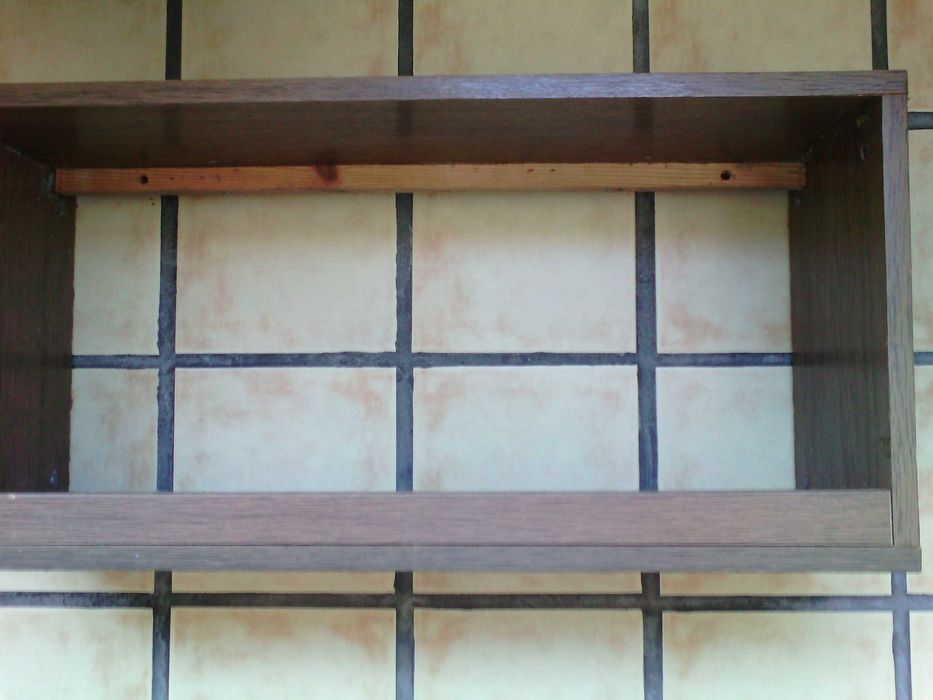 бяло шкафче и модул за етажерка