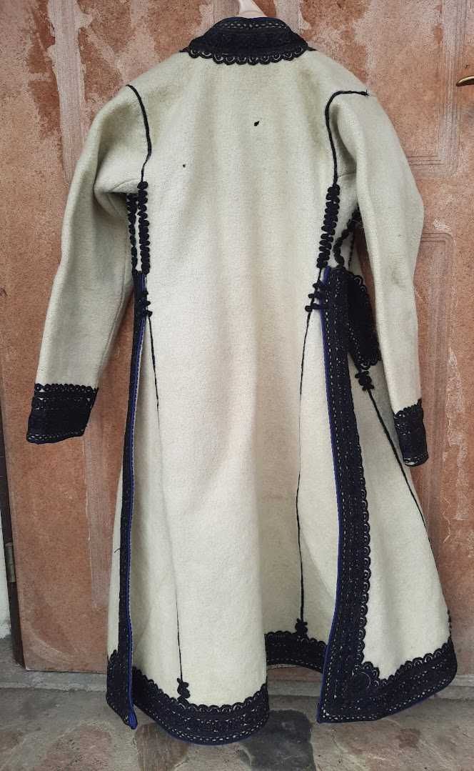 suman traditional din ţesătură de lână