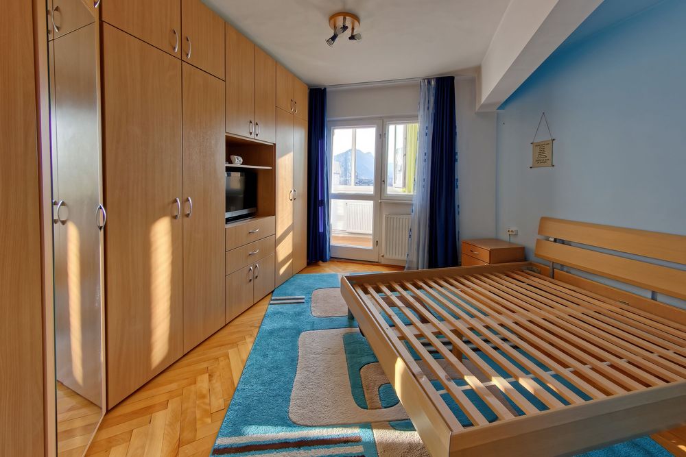 Inchiriez apartament cu priveliste superba
