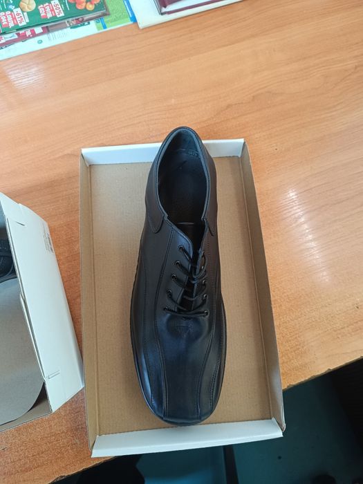 Продавам обувки ..