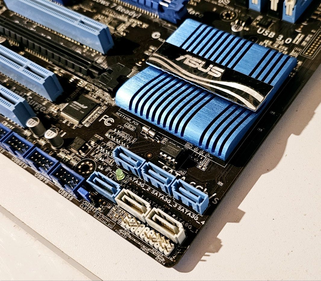 Placa de baza gaming Asus P8Z68 V LX socket 1155