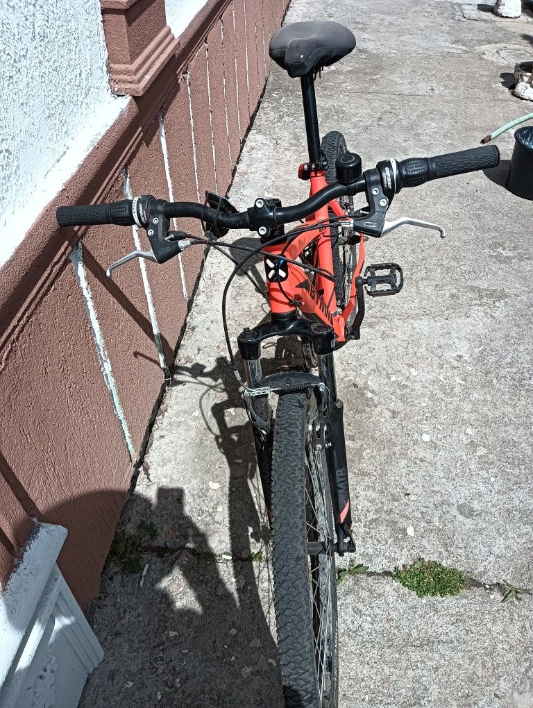 Vând bicicleta E BT-WIN preț 800 Ron nefolosita ținută la dospit ..