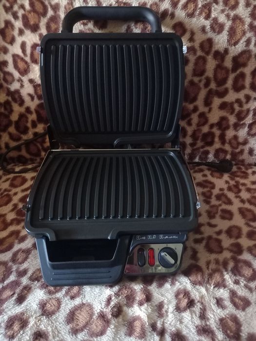 Vând grătar electric