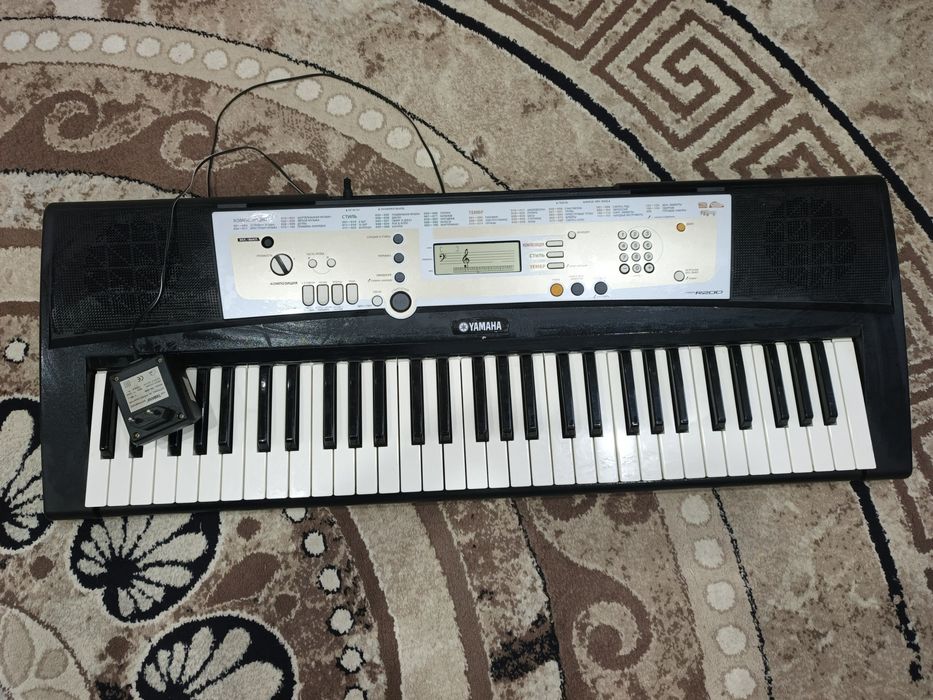Продам синтезатор