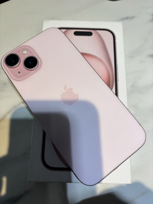 Vand Iphone 15 Pink de 128gb stare buna vine complet