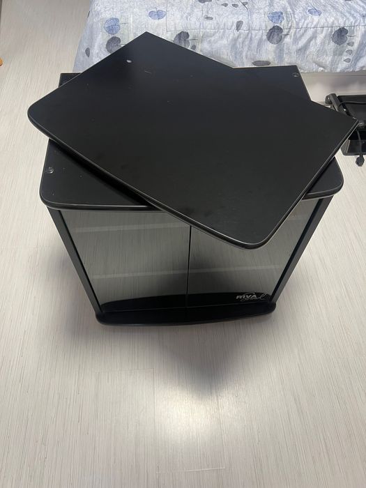 ТВ Шкаф, въртящ на колела