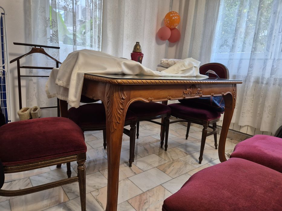 Mobilier lemn masiv vintage – vitrine, comodă, masă și fotolii