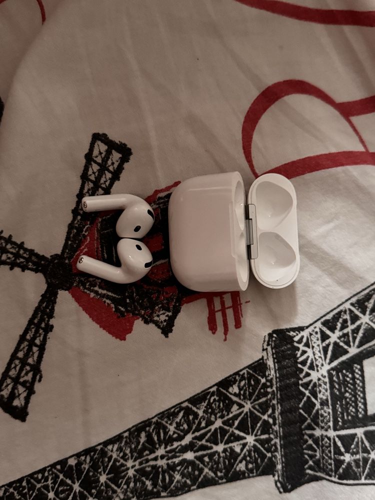 Apple AirPods 4