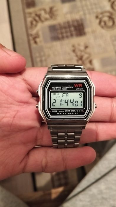 Часы кварцевые..