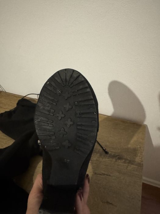 Велурени чизми в черен цвят