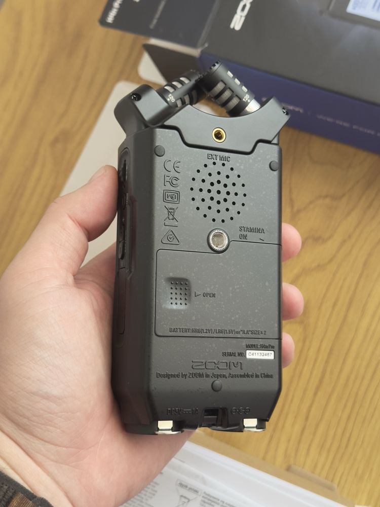 Recorder audio Zoom H4n Pro negru + kit accesorii APH-4N Pro