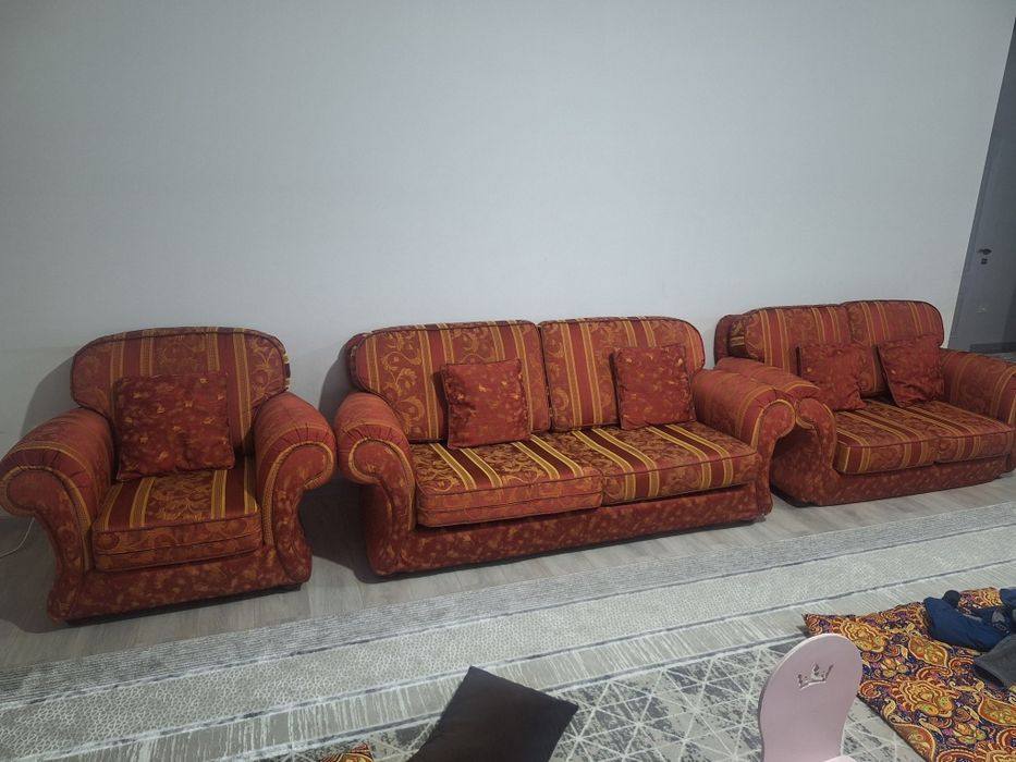 Продам диван тройку