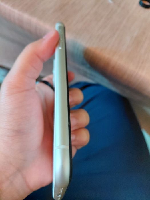 Iphone 11 64gb (БАРТЕР ЗА 13 ИЛИ 14)