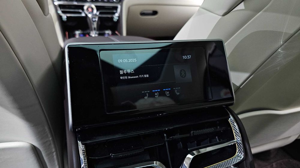 Bentley Flying Spur 4.0 Azure — 2024 год