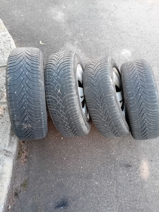 Cauciucuri iarna 185/65 R15 jante tabla si capace