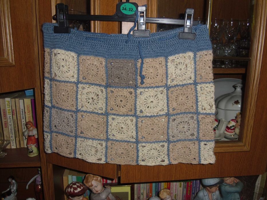 fusta tricotata de mana