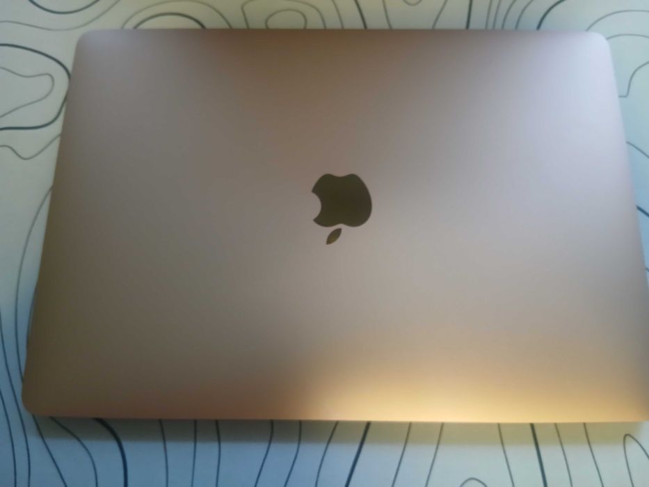 Продавам MacBookAir 13.3inch