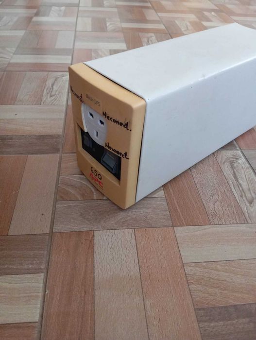 UPS APC 650 model vechi, functional, fara baterie