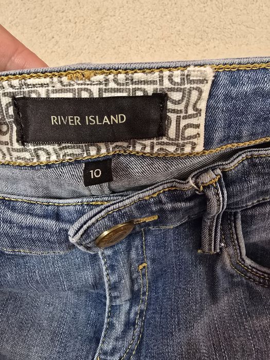 Продавам дънки марка River Island