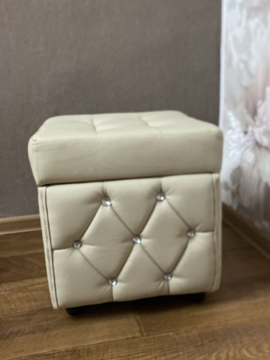 Продам пуфик открывающий ,новый 40 ‘ 40 .