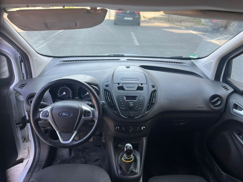 Vând ford tranzit courier 2018