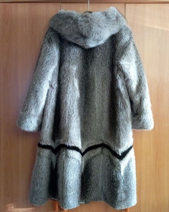 Шуба зимняя из меха нутрии.