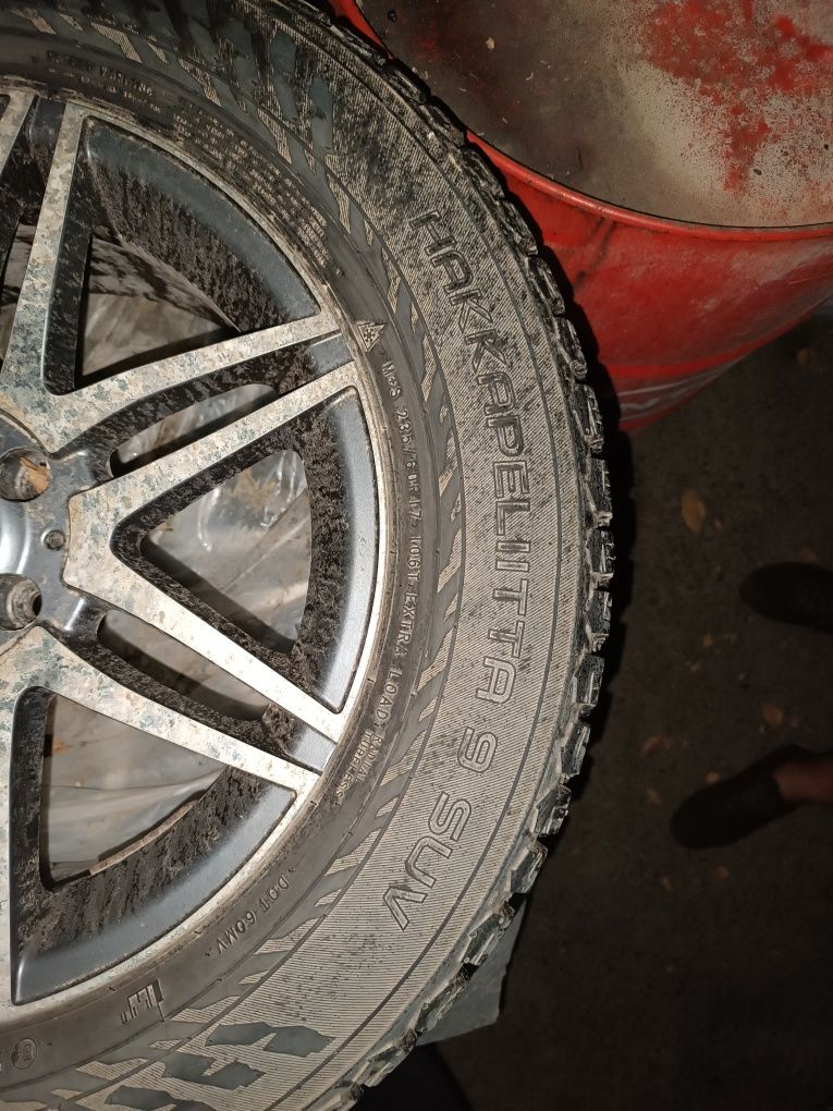 Продам диски с резиной 235 60 r17