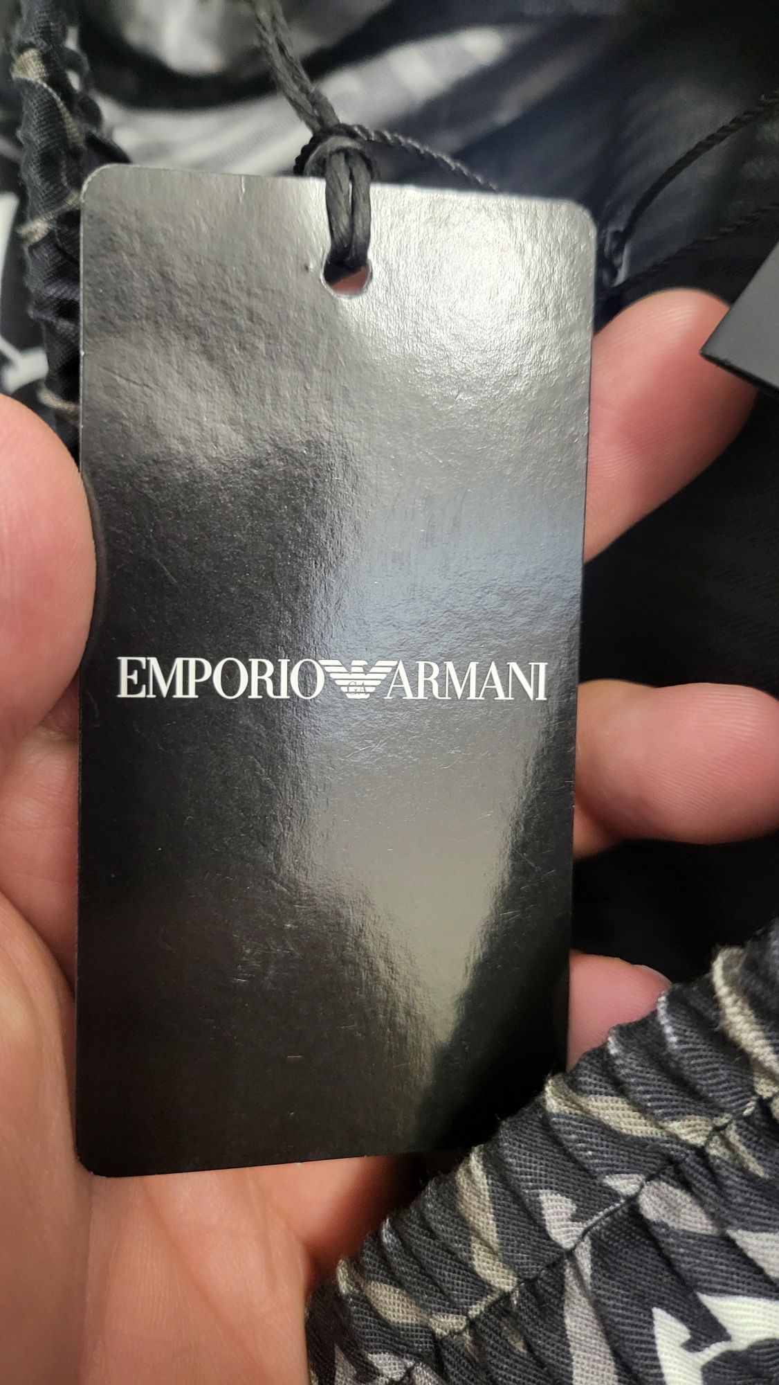 Emporio Armani шорты цветные продаю срочно! Оригинал!