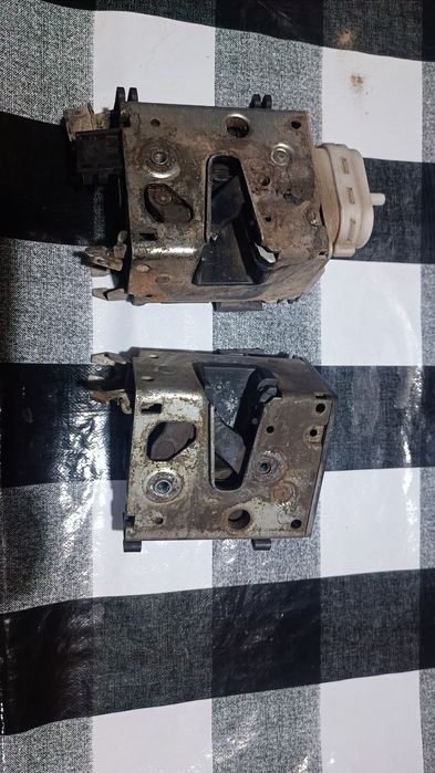 Замок от дверей передние Ауди с 4 стартер и генератор