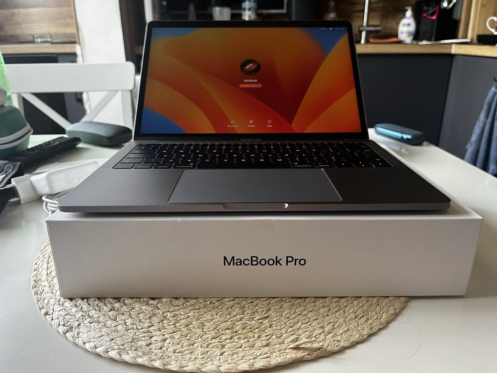 Macbook Pro 13 2017 година 128GB