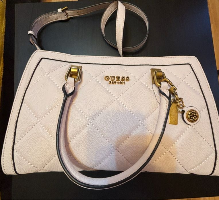 Geantă umăr Guess pt femei